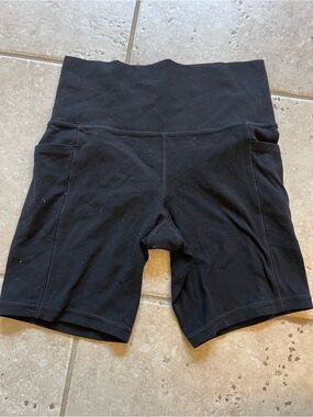 Athleta  salutation short